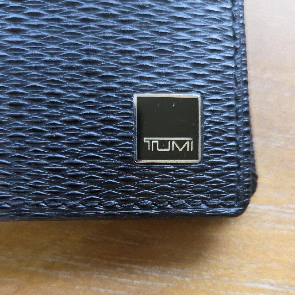 Tumi Black Textured Mens Bi-fold Wallet NWOT